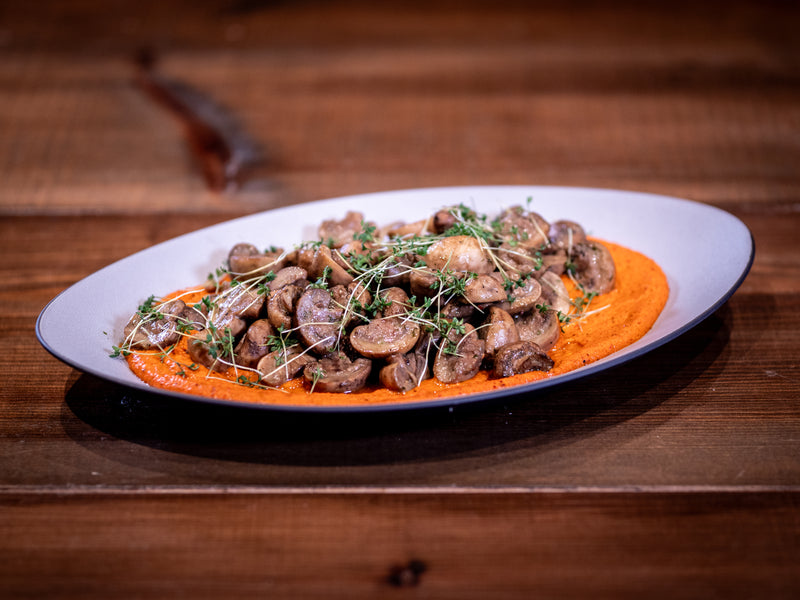Champignones al ajillo med romesco-dip